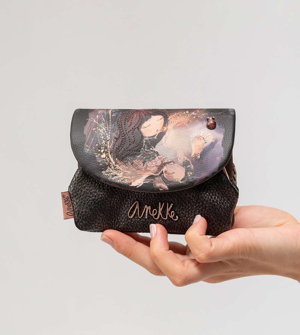 248017-EC Novčanik fashion Anekke FW24 Dreamverse 13x10x2cm 39709-016 P48 NETTO