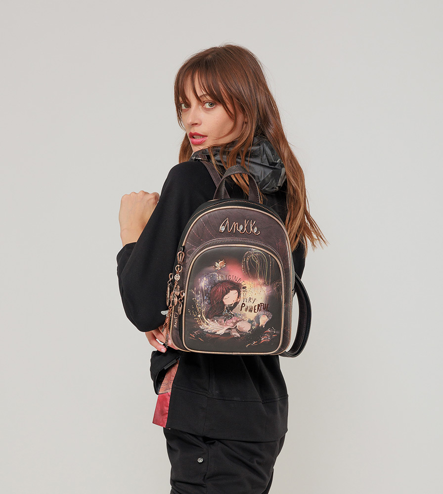 248040-EC Ruksak fashion Anekke FW24 Dreamverse 24x30x13cm 39705-197 P10 NETTO